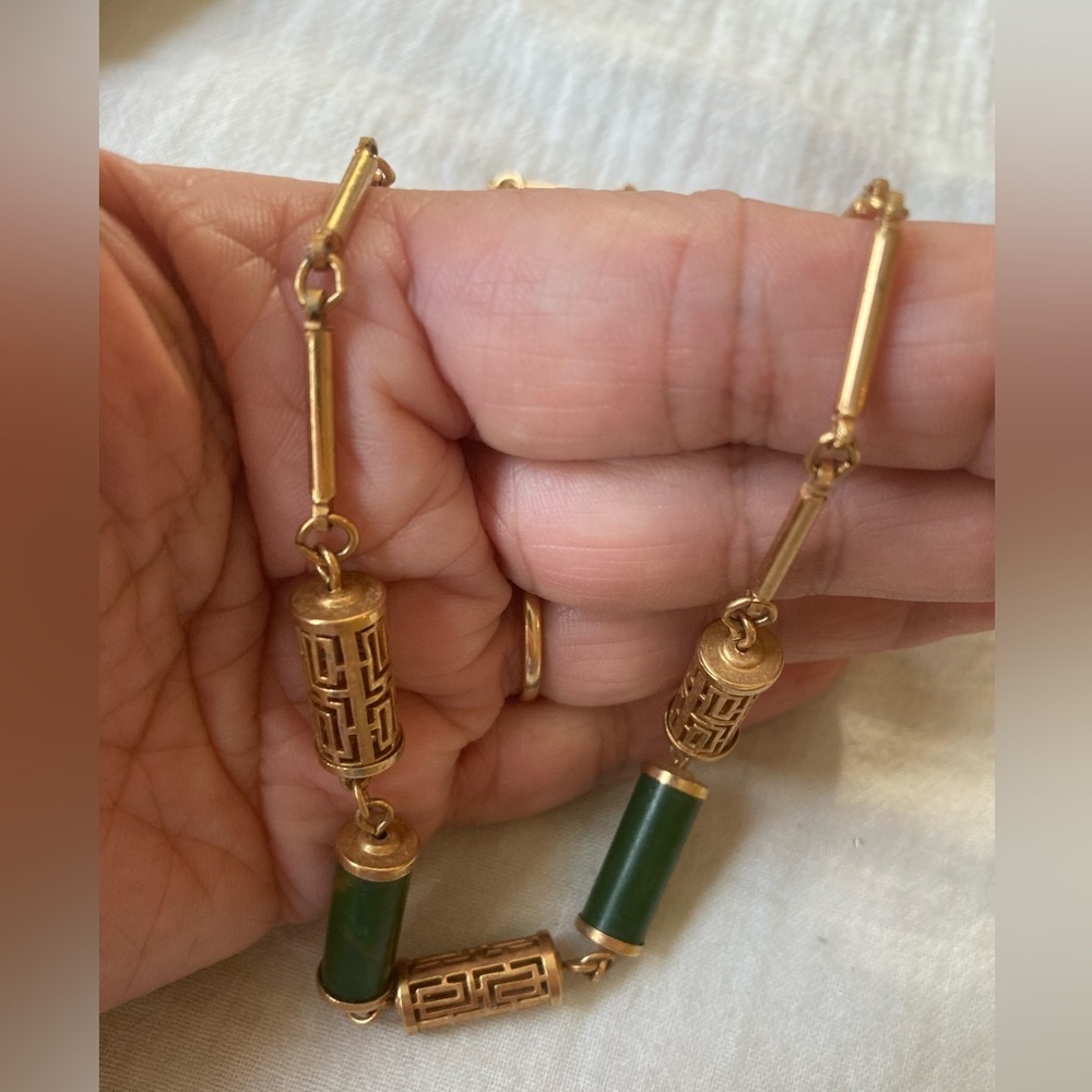 Sarah Coventry Faux Jade Necklace - Picture 9 of 9